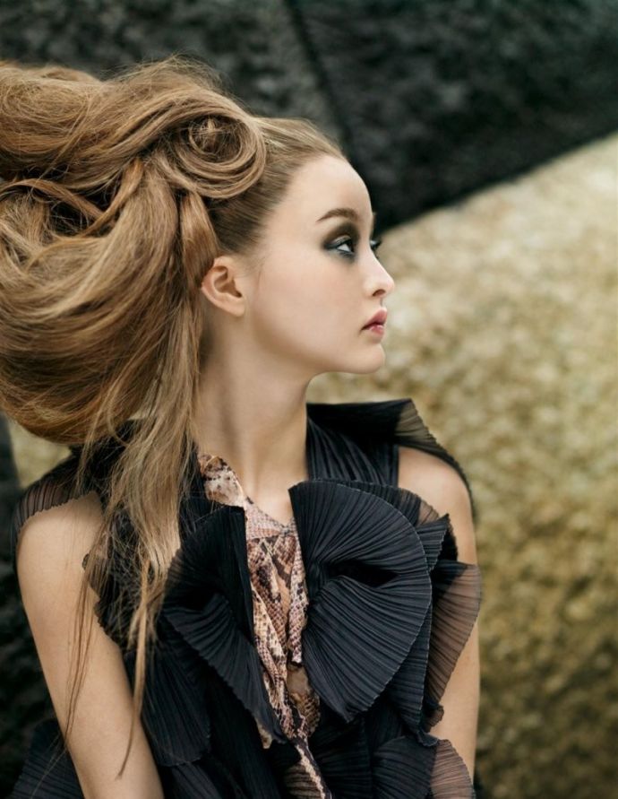 Головокружительное восхождение необычной модели и актрисы Девон Аоки