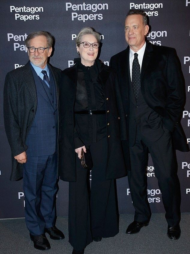 68-летняя Мэрил Стрип сразила наповал обнаженной сиськами в прозрачной блузе