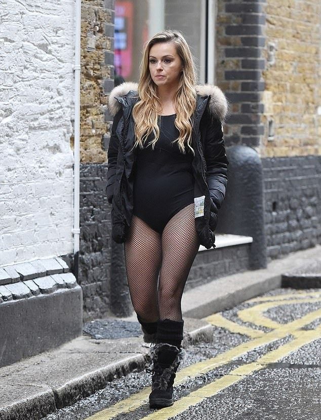 Танцовщица Ола Джордан прошлась по городку в экстремальном наряде