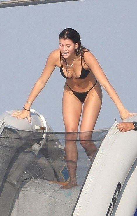 19-летняя София Ричи похвасталась соблазнительной фигурой на отдыхе