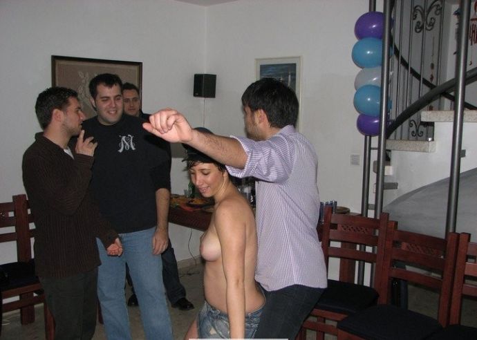 Мужики заказали стриптизершу на мальчишник