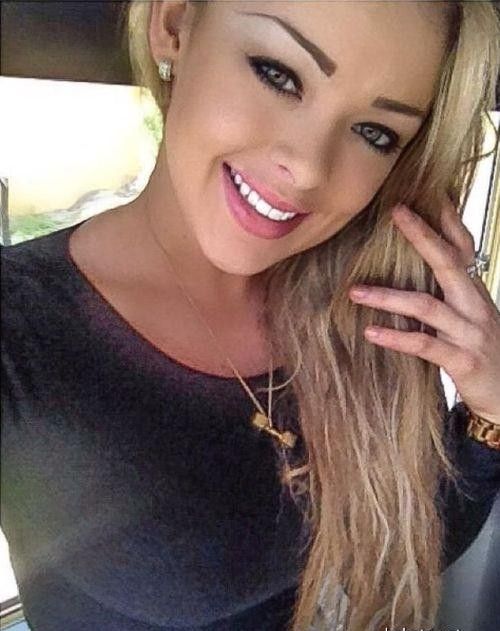 Женщина показала, что происходит если трениться по 4 часа в день