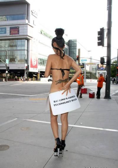 Китайская актриса Бай Линг на улицах Лос-Анджелеса