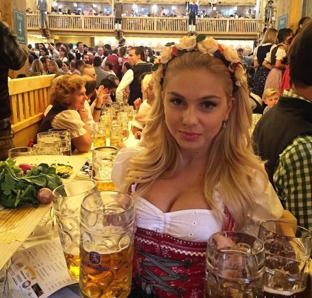 Милые девушки Октоберфеста 2020