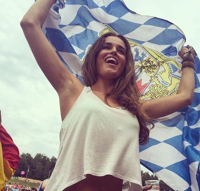 Горячие девушки фестиваля Tomorrowland 2019