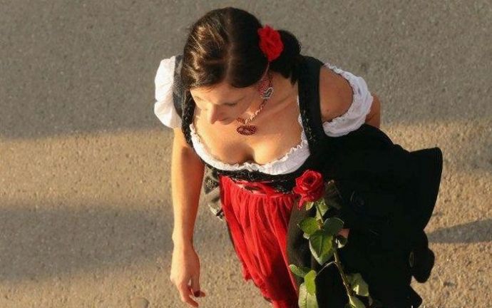 Пиво и бюсты Октоберфеста ✅ 35 фото