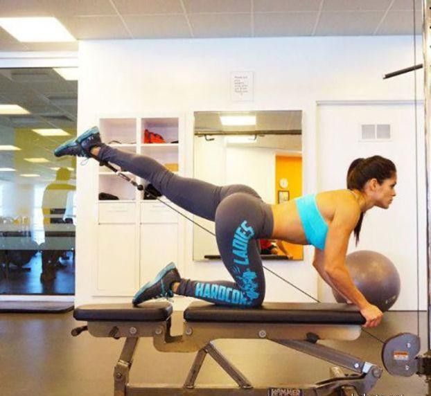 Спортивный девушки стройны и красивы