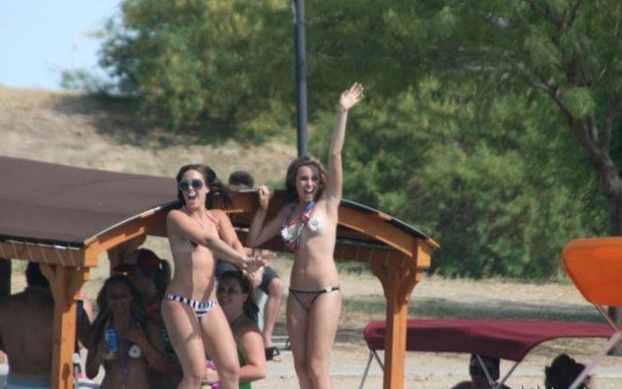 Озеро Хавасу и молодые американки