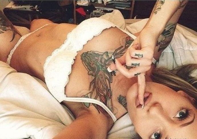 Очаровательные девушки с татуировками