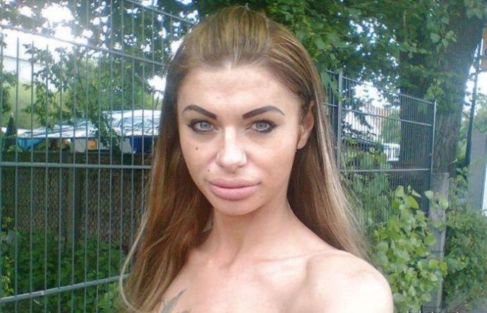 НЕ целуйтесь девушки с пылесосом