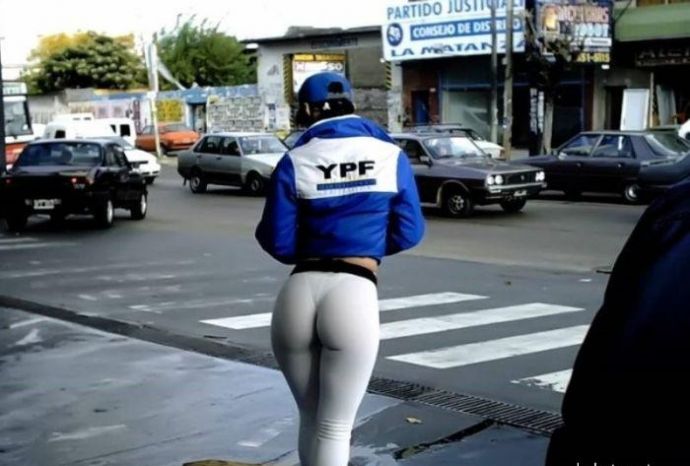 Автосалоны ✅ это хорошие места для встреч с девушками