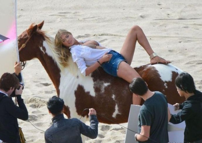 Фотосет Кейт Аптон на пляже