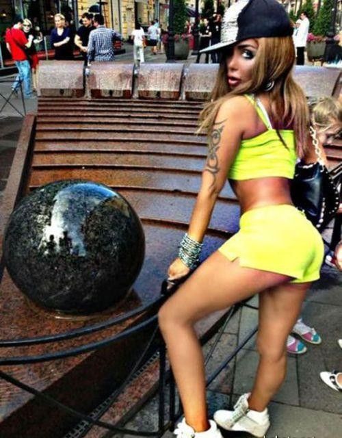 Или кукла или живая женщина