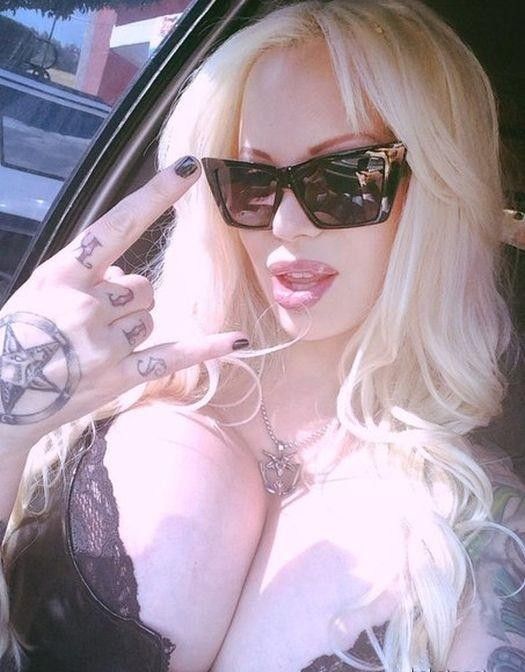 Сабрина Саброк + большие сиськи = татуированая ведущая