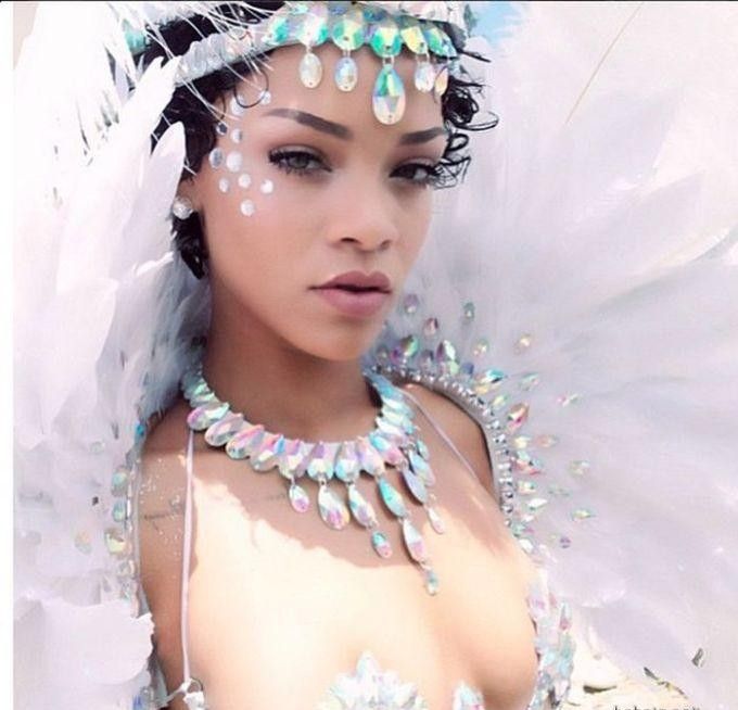 Рианна и ее очень откровенный бюстгальтер (как это было)