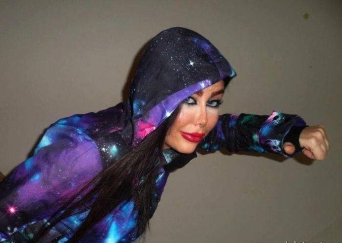 Большие брови, длинные ресницы и силиконовые губы