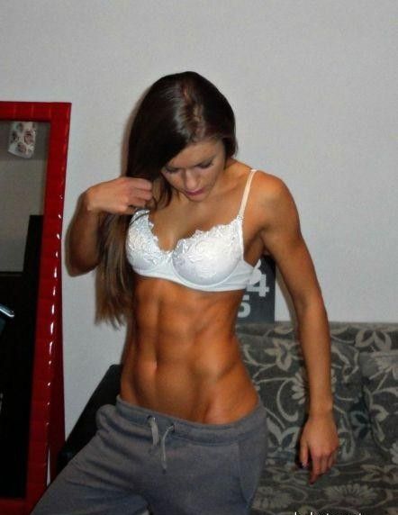 Девушки и стройные животики