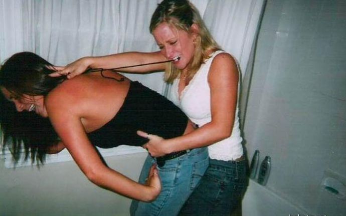 Пьяные бабы обожают ванные комнаты