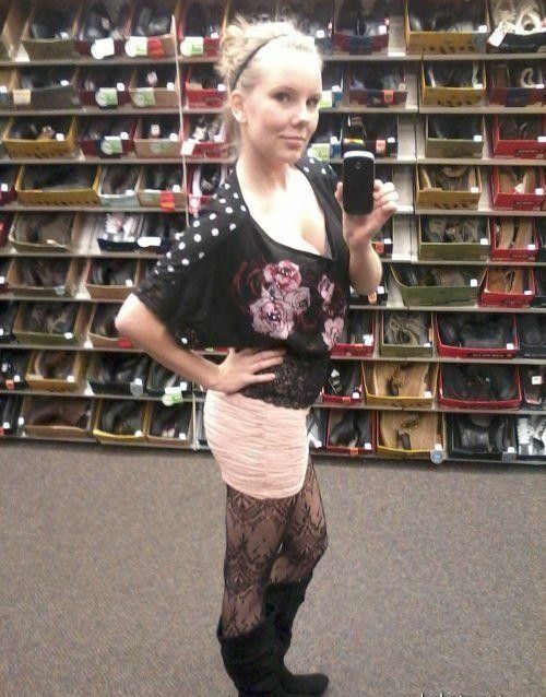 Горячие девушки в зеркале