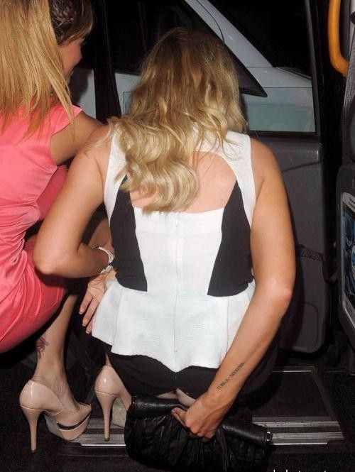 Мария Фаулер, жопа и ее юбка