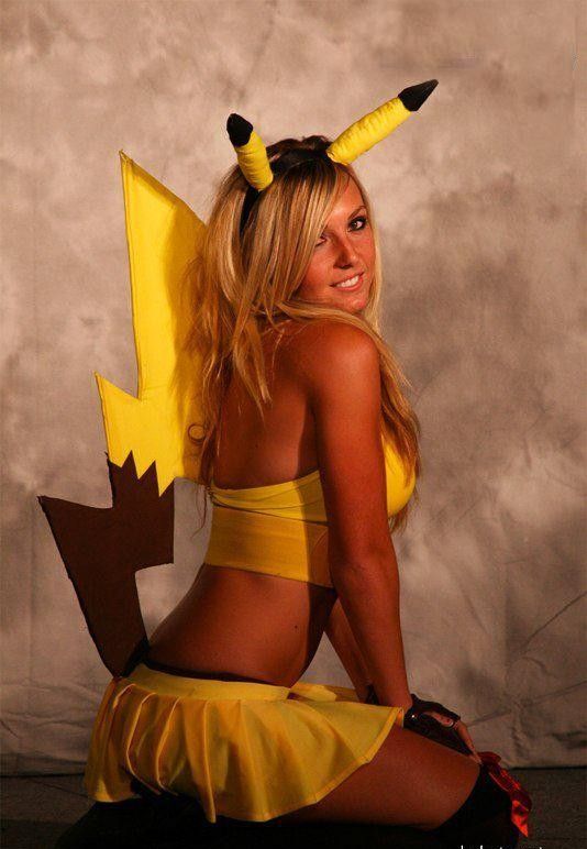 Джессика Нигри в разных сексуальных костюмчиках