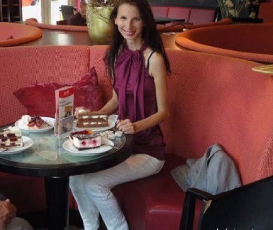 Иоана Спангенберг - женщина с страшно узкой талией