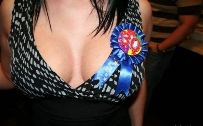 Ложбинки между грудей