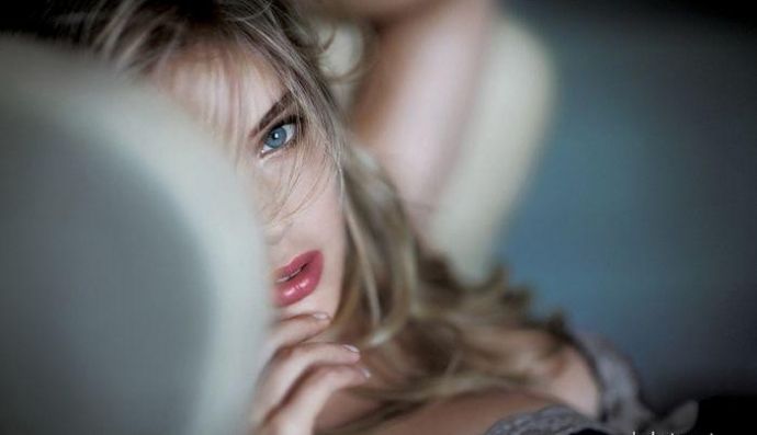 Очаровательные девушки крупным планом ✅