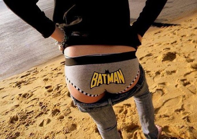 Девушки с трусами из комиксов