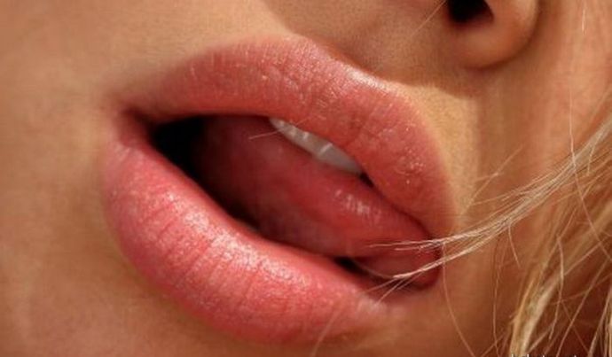 Очаровательные женские губки и глаза