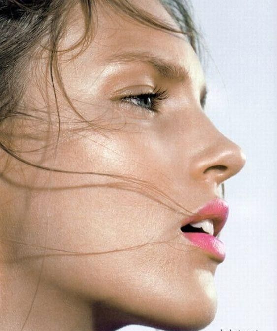 Сладкие женские губы