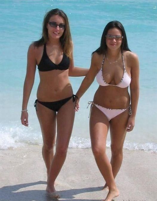 Красотки в бикини из Facebook