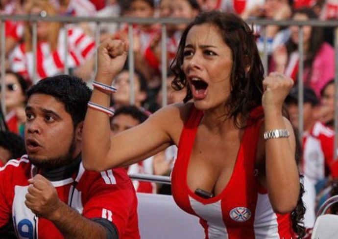 Лариса Рикельме и ее телефон