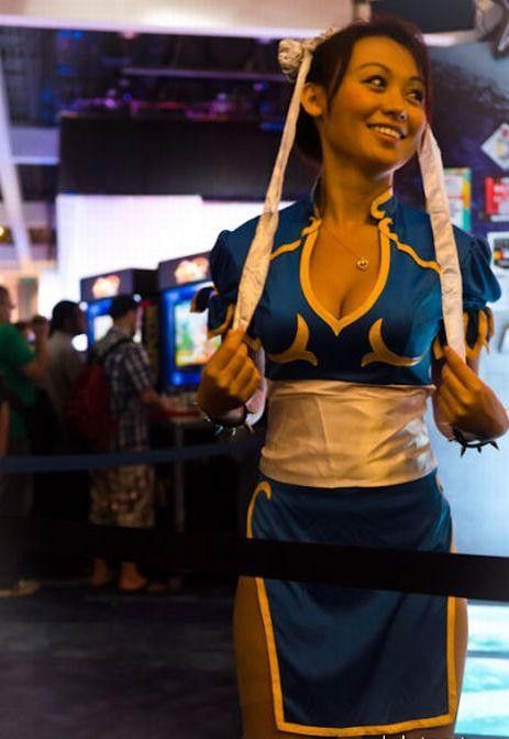 Милая униформа, женские трусики и выставка эстетов