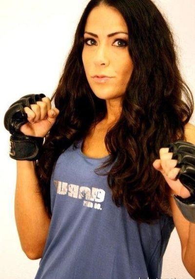 Девушки каратисты и бойцы