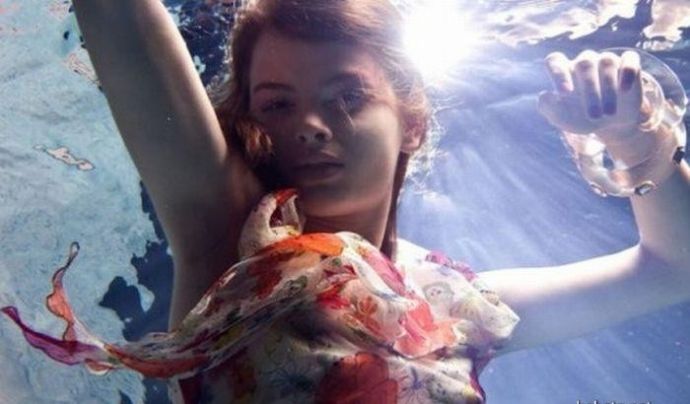 Девушки под водой