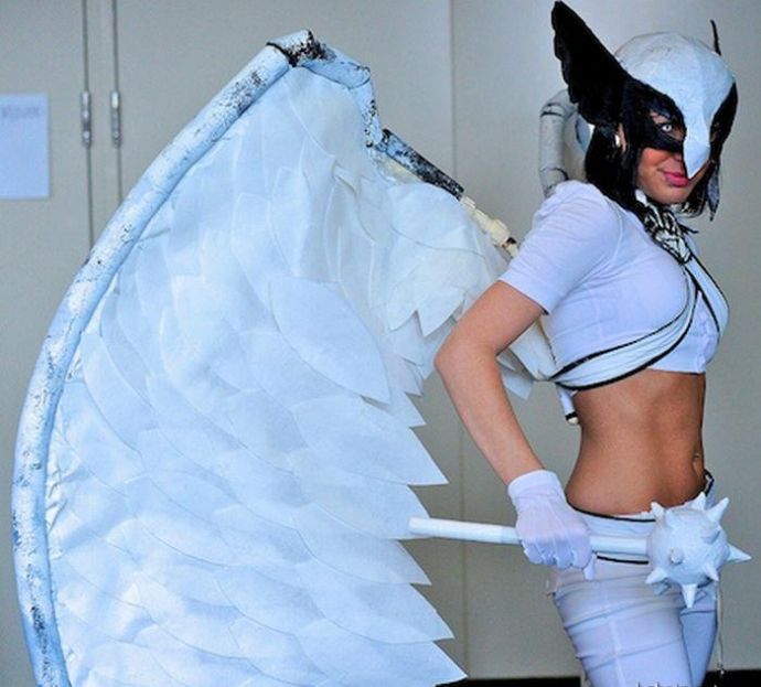 Косплей-девушки в нарядах супергероев