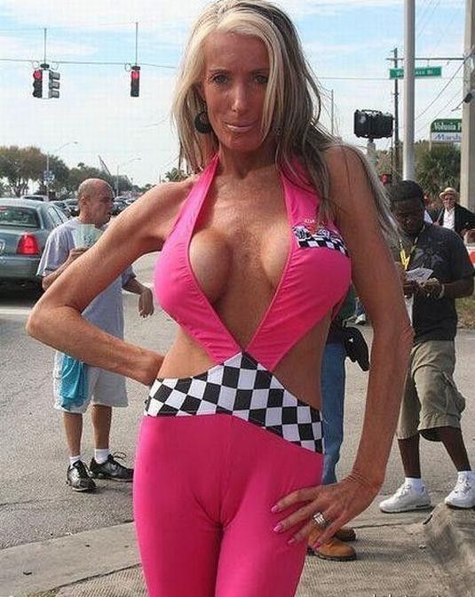 Женщина в розовом - это просто жесть