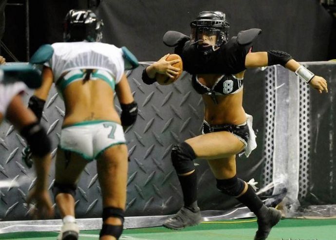 Игра в нижнем белье