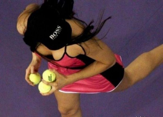 Девушки с мячами