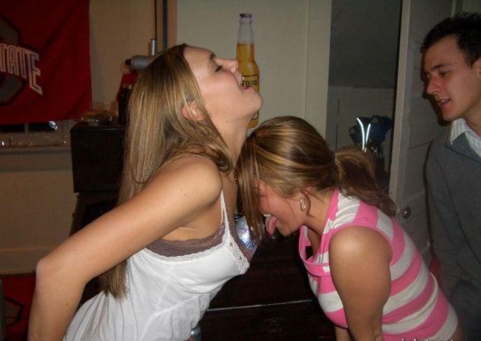 Милый метод распития алкоголя девушками