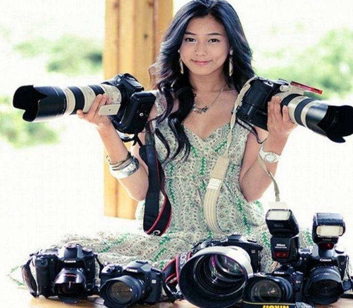 Девушки с фотоаппаратами