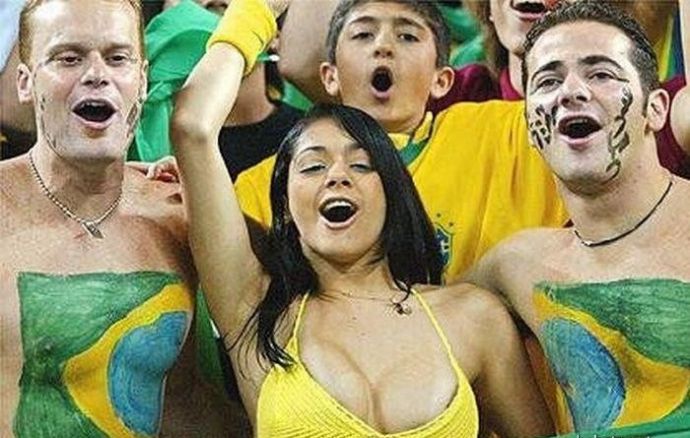 Популярная бразильская болельщица