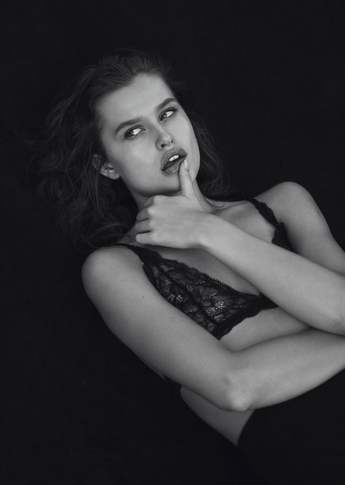 Голая модель Lexi Wood