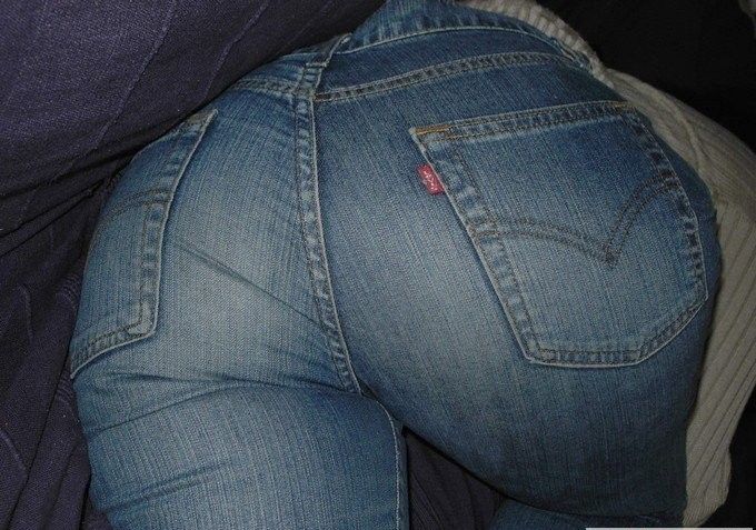 Голая жопа тридцатипятилетней женщины