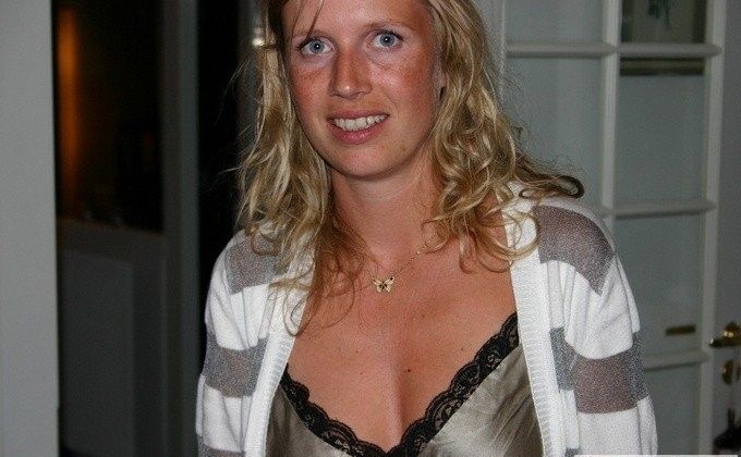 Голая беременная женщина