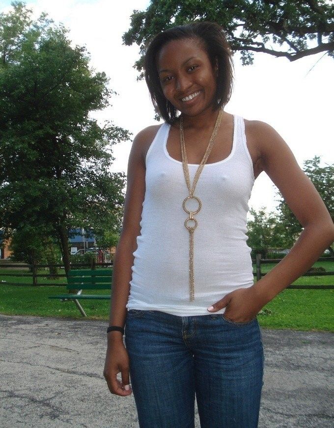 Жгучая мулатка в разной униформе