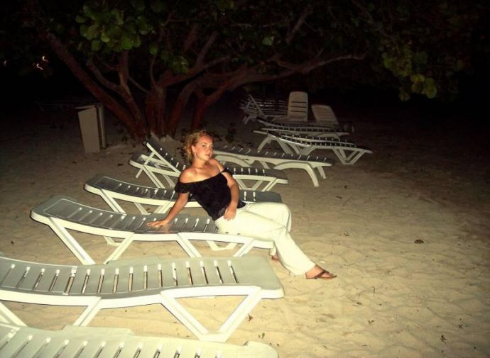 Как отдыхает молодая Вика