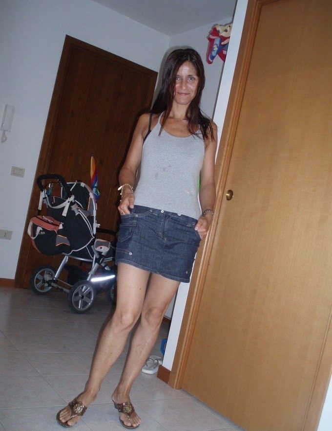 Дама с малеханькой обвисшей грудью