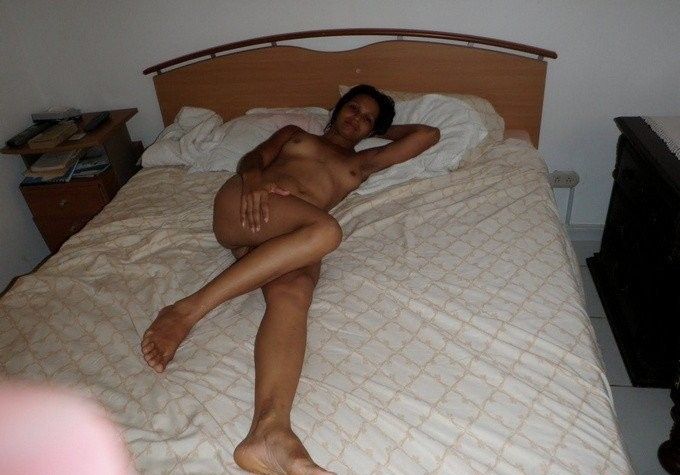 Дедуля не против пошалить со смуглой девушкой